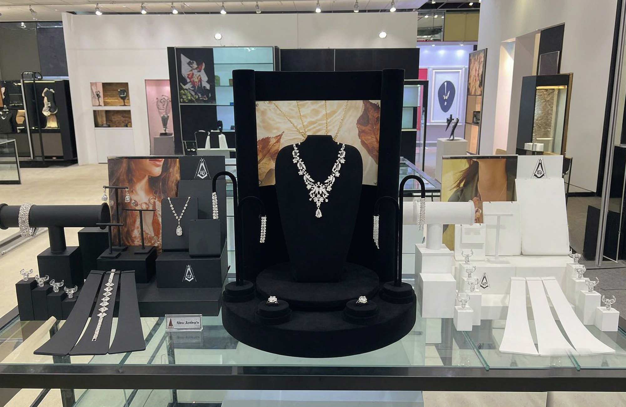 High-end Jewelry Store Window Display Props Combination