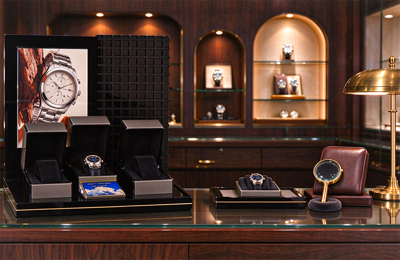 Luxuriöser Uhrenpräsentationsständer | Maßgefertigte High-End-Vitrine